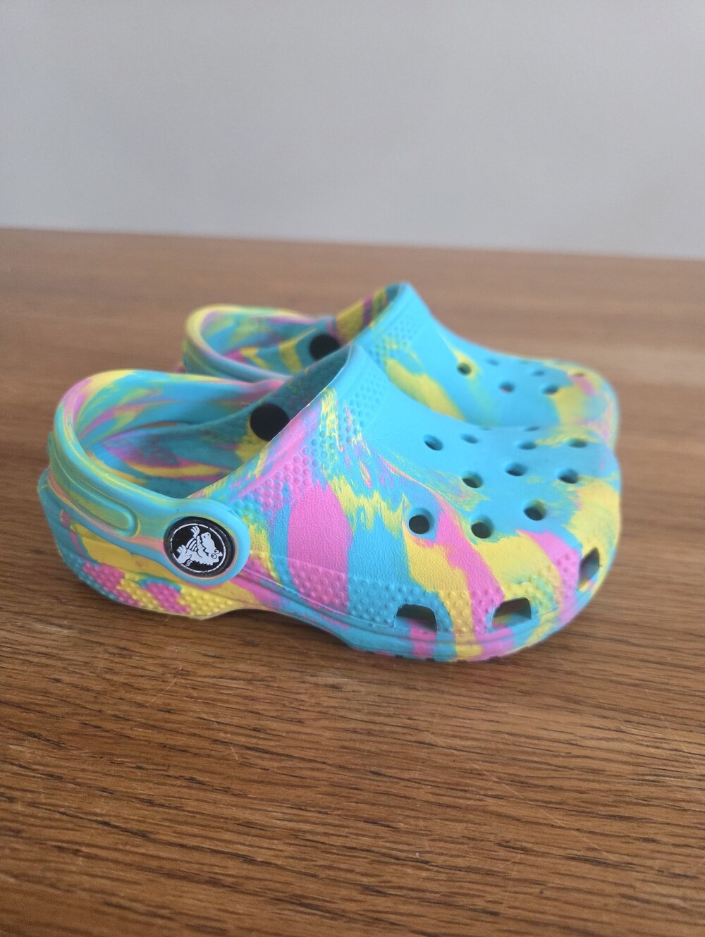 CROCS Toddler Girls Marbled Clogs Size C8 Pink Teal And Yellow